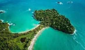 Exploring Manuel Antonio National Park: A Wildlife Lover's Ultimate Guide Cover